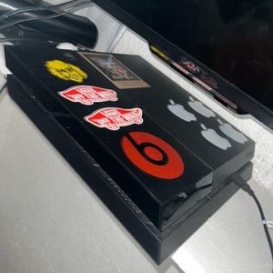 PS4, comes with 3 controllers, 2 chargers, and 7 games